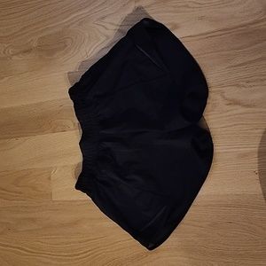 Lululemon Hotty Hot Low rise 4 inch. Size 2